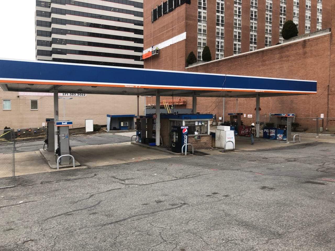 Gas station closes to prepare for hotel construction